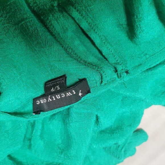 𝅺Forever 21 Cinch Bottom Green Textured  Top - Picture 4 of 4